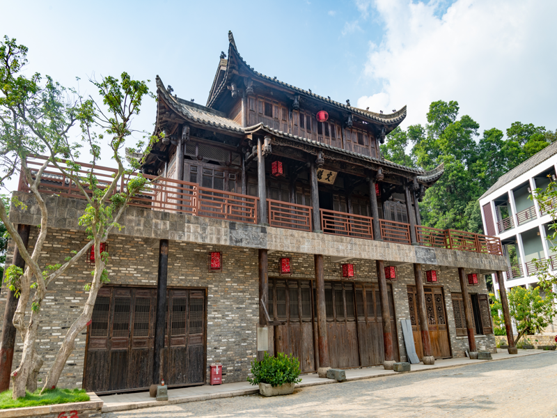 THẨM QUYẾN- HỒNG KÔNG- ĐÀ NẴNG                                              (Ăn sáng, ăn trưa, Ăn tối nhẹ)