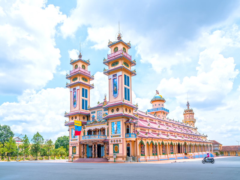 Bến Tre - Địa đạo Củ Chi - Tòa thánh Tây Ninh 