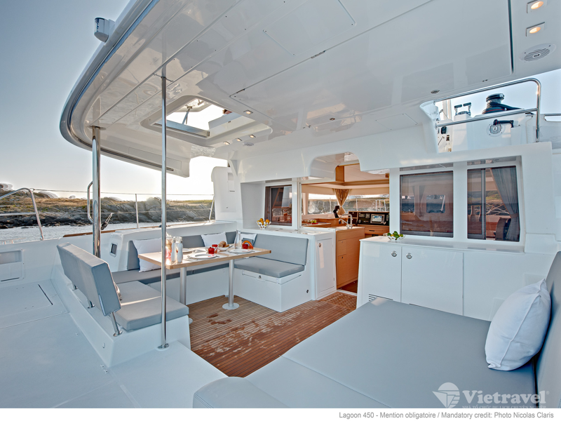 Trải nghiệm du thuyền Catamaran Sarita Phú Quốc 5 sao