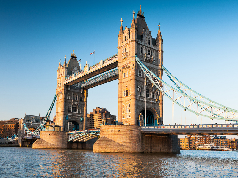 LONDON – KHỞI HÀNH VỀ NƯỚC	     (Ăn sáng)