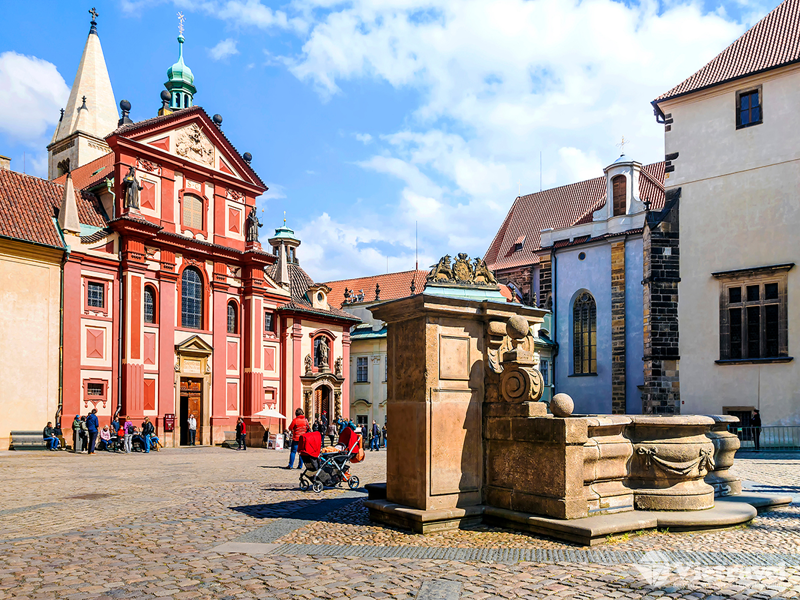VIENNA - BRATISLAVA 	(Ăn sáng, trưa, tối)