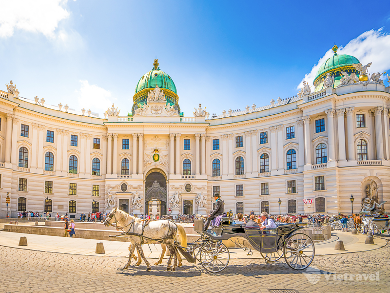 BRATISLAVA - BUDAPEST	(Ăn sáng, trưa, tối)