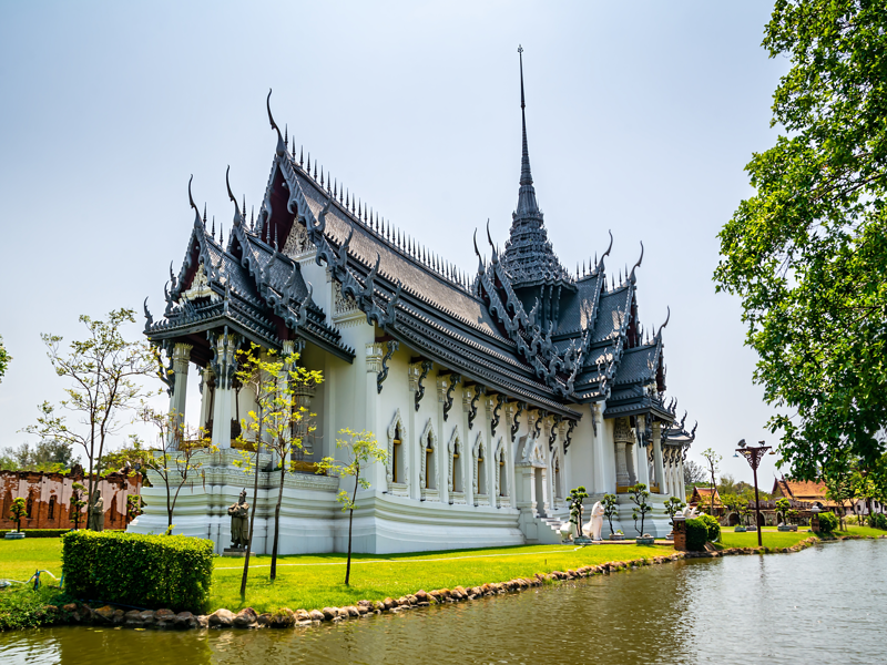 DẠO THUYỀN SÔNG CHAO PHRAYA – PHẬT 4 MẶT – TRUNG TÂM SHOPPING BANGKOK	(Ăn sáng, trưa)