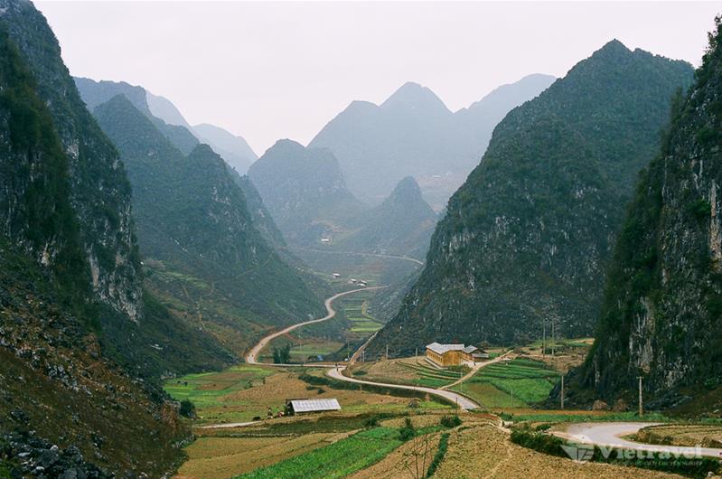 Đông Bắc: Hà Giang - Lũng Cú - Đồng Văn - Mã Pí Lèng - Cột Cờ Lũng Cú - Trải nghiệm nhà Quẩy Tấu độc đáo