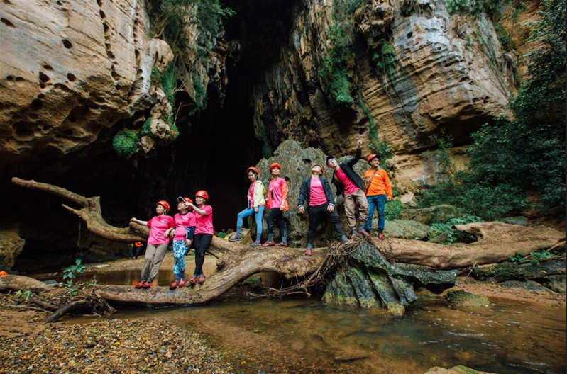 Quảng Bình: Trekking & Cắm trại Thung lũng Sinh Tồn - Khám phá Hang E - Thử thách Zipline  Sông Chày & Tắm bùn Hang Tối
