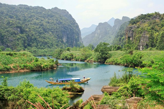 Huế - Quảng Bình - Sông Chày Hang Tối - Suối Mooc 2 ngày 1 đêm (Khách sạn 3*)