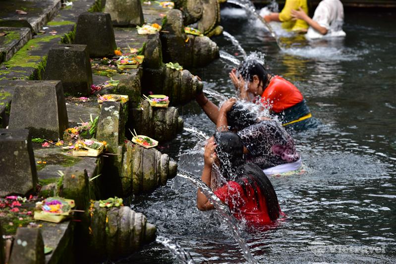 Indonesia - Bali: Đền suối thiêng Tampak Siring và Thác nước Blangsinga | Lễ 30/4